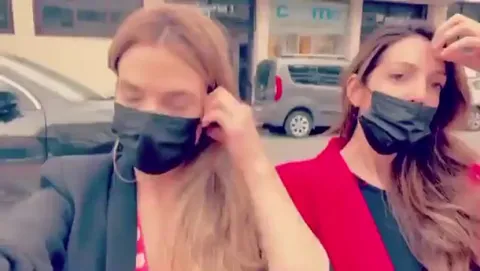 Cuando Siri y Google se encuentran por la calle