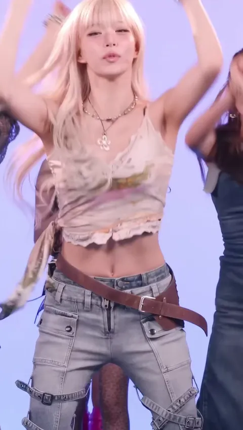 fromis_9 - Chaeyoung &amp; Jiheon