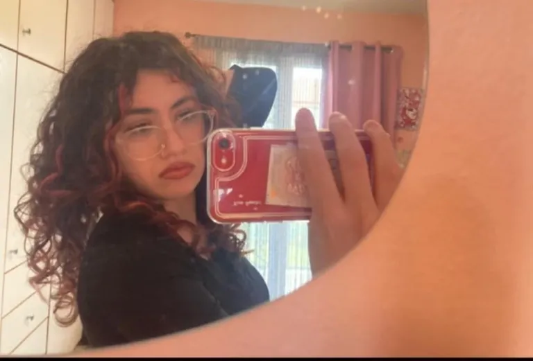 I really want some attention right now~ who wants to goon to and worship my butt~?