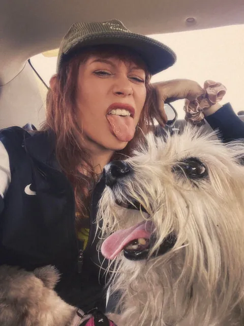 42F, wannabe travel blogger. I live in a van and walk dogs for money. Life’s great, knock me down