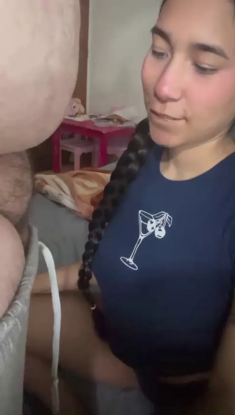 Sabes que la mamada estará buena cuando comienza así....