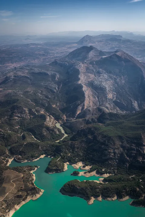 Got extremely lucky during my flight to Spain. Clean windows, got a seat in front of the wing and I had a polarizer to cut the glare. [Composition] [Edit]