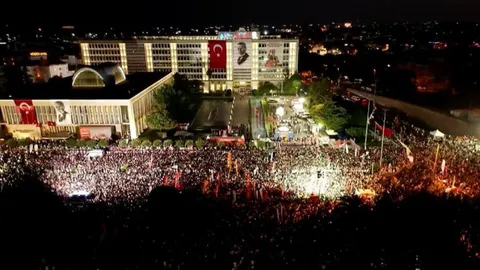 Turkey is taking to the streets again — back to Sarachane, against Erdogan.
