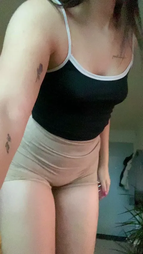 a cute teen like me is trying to get fucked by u