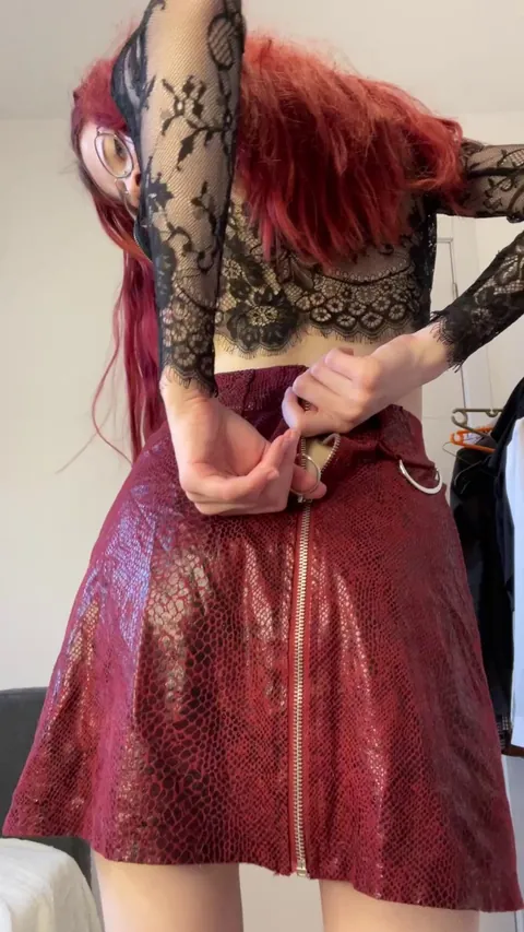 I'm hiding in a coworking space to show off my butt