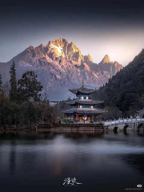 Moon embracing pavilion, Lijiang, China