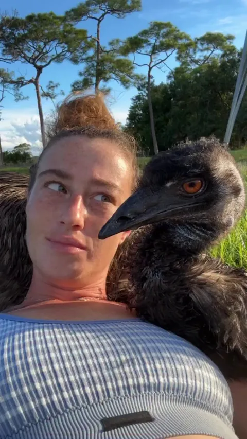 Taylor Blake sings and Emmanuel Todd Lopez falls asleep😘