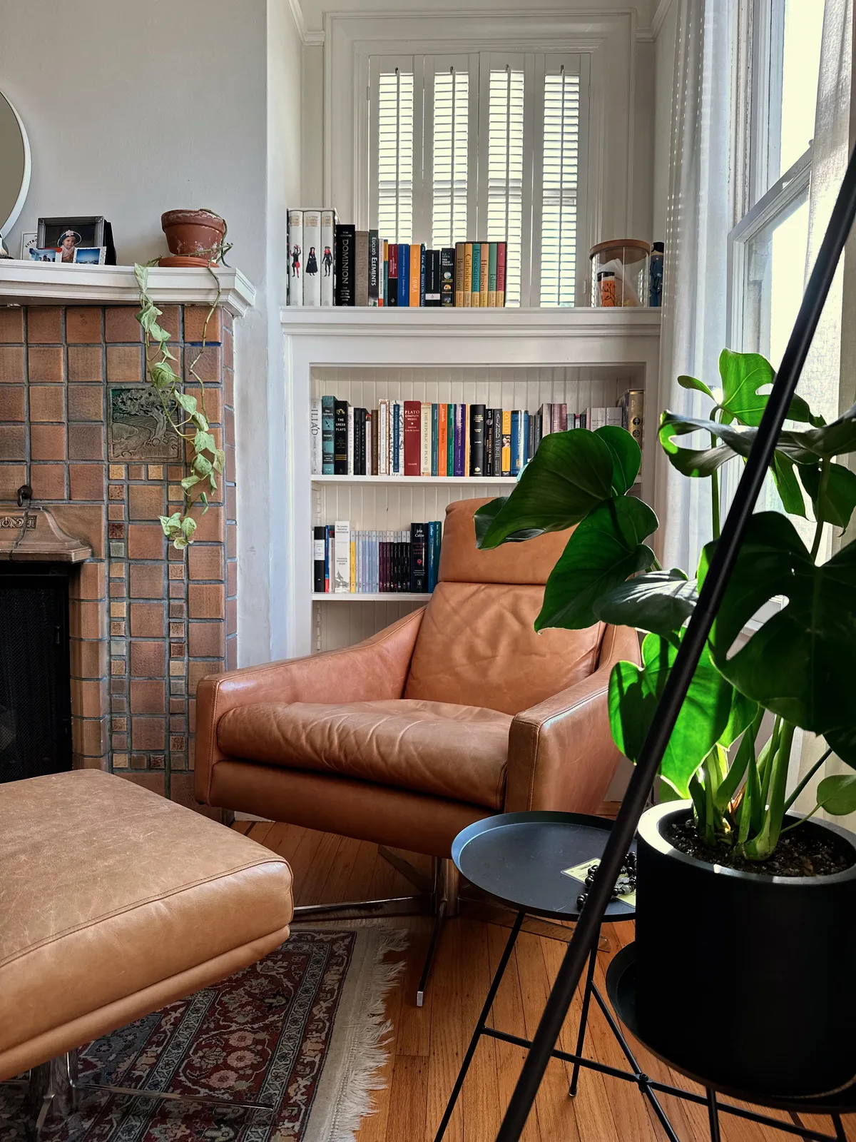 My living room reading nook ☕️