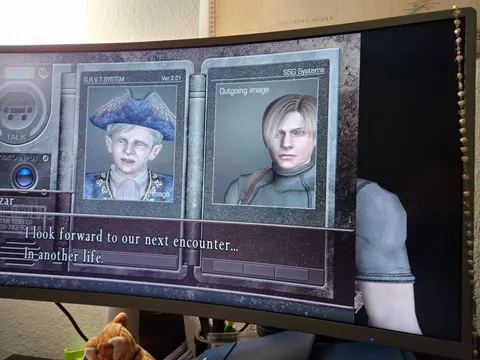 If you play RE4 in widescreen you can see Leon's full model being used for the codec calls.