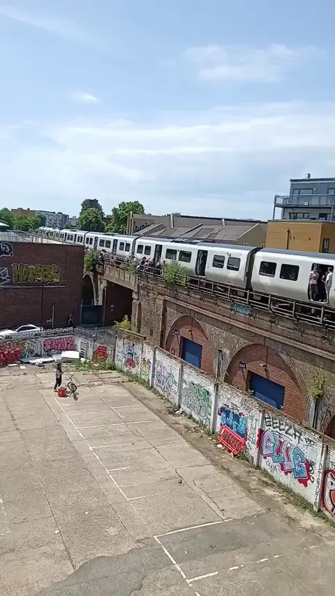Someone ordered Just Eat to a broken down Thameslink train in London and managed to get it delivered.