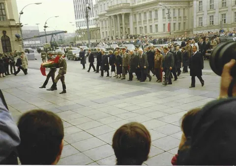 Unseen photos from inside East Berlin the day the Berlin Wall fell