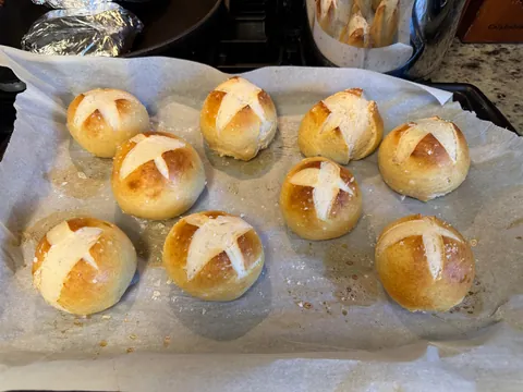 [Homemade] Smoked beef sandwich on pretzel bun