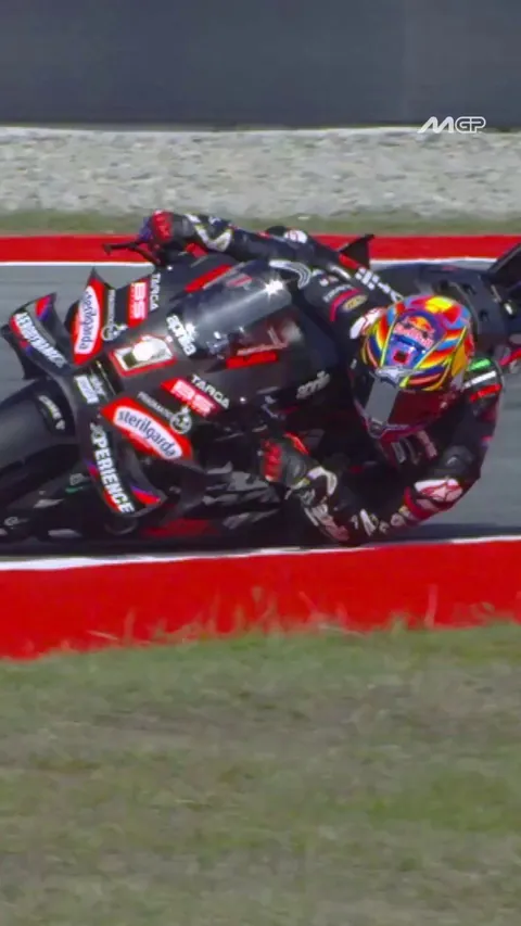 Jorge Martin dragging his shoulder