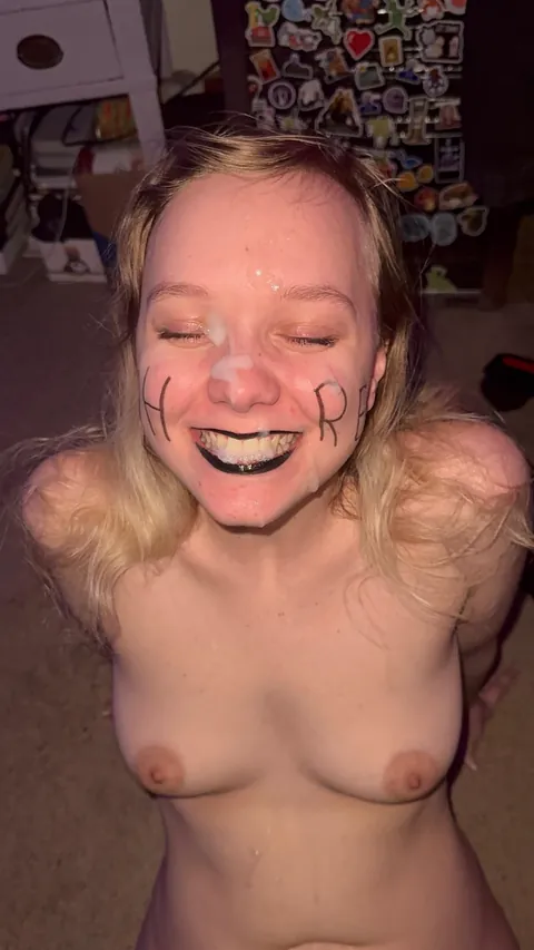 Trying out some sharpie marking🤭🥰 Last one’s my favorite😍😘🤤