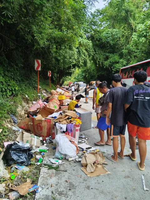 LBC delivery van had a terrible accident and look what the people did