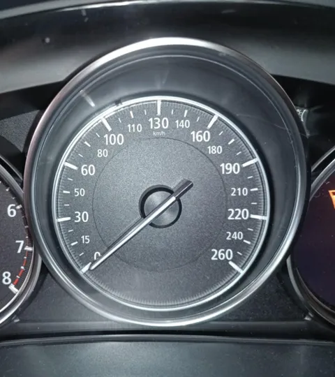 This speedometer can't decide how spread it wants its marks to be.
