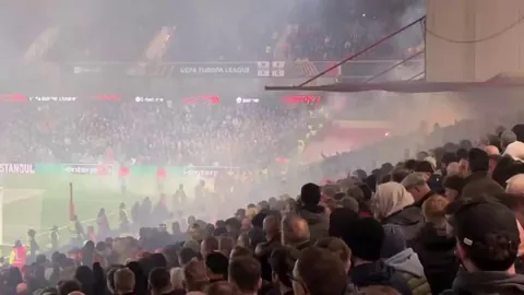 Nottingham Forest fans chanting ‘ You’re just a shit Galatasaray ’ to Fenebahce fans