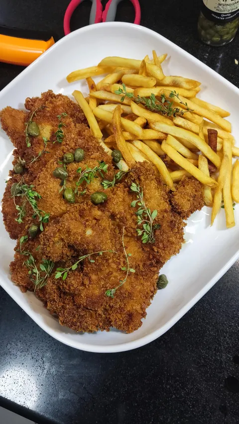 [homemade] Chicken Schnitzel &amp; Fries