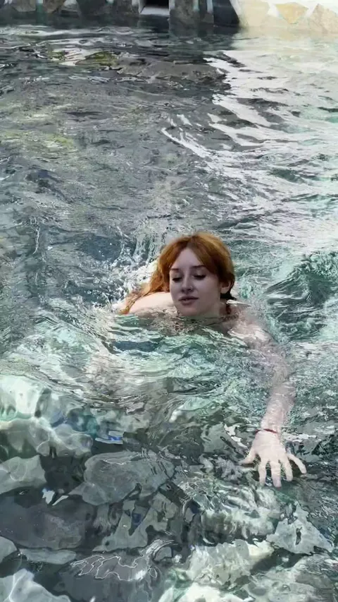 i like to show everyone that a wet bush is actually pretty and i'm proud of it