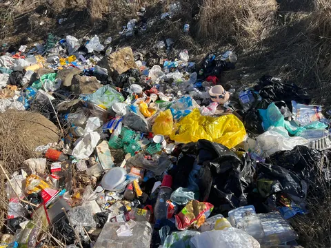 [OC] 2 years ago, I cleaned up this place once covered in illegal dumping. Today, it is still clean.