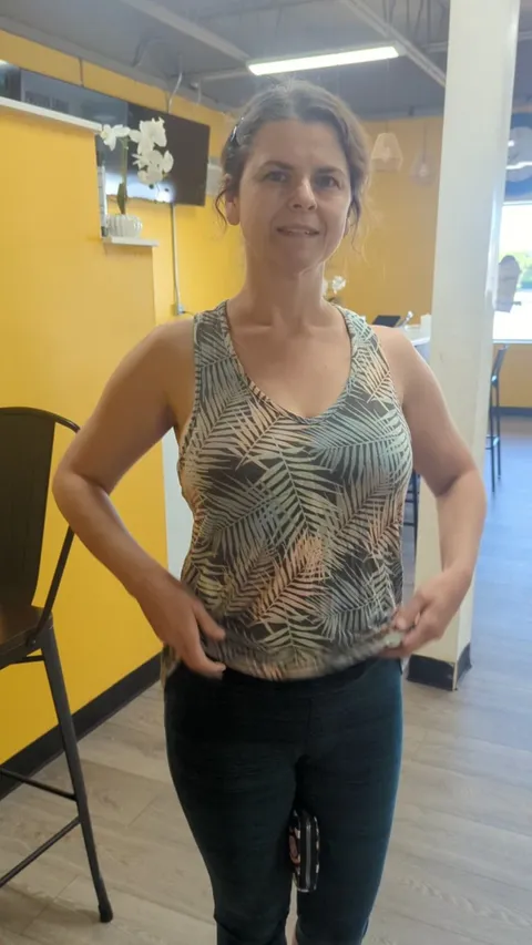 Post gym flash at the local smoothie shop [drop]