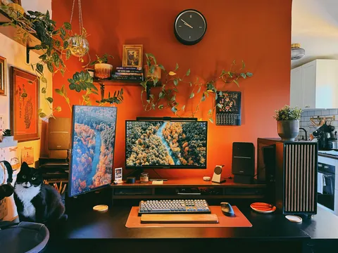 Rate my autumn setup 🦨🖥️