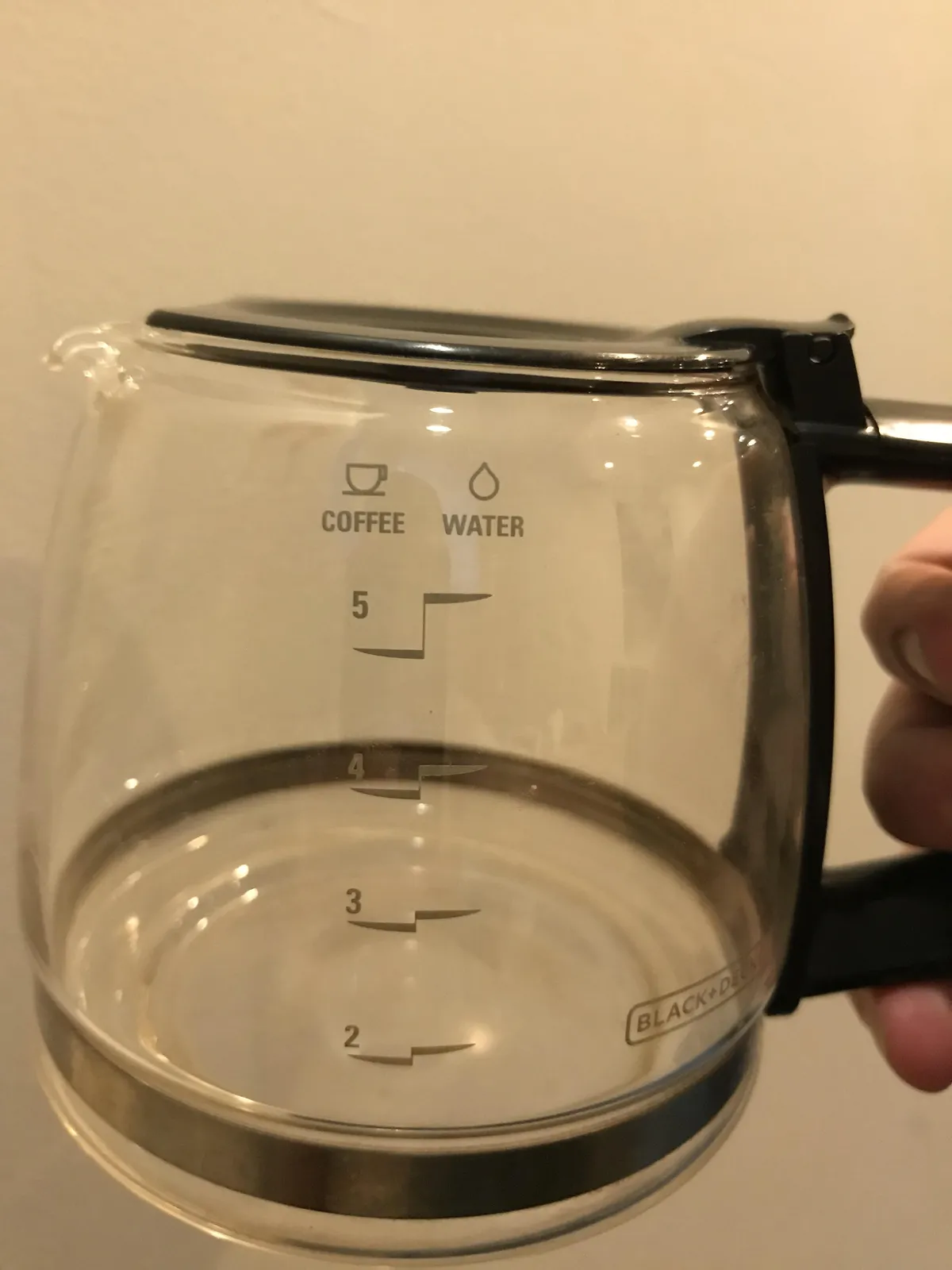 Coffee pot shows different levels for water in vs coffee out