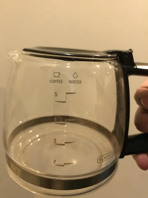 Coffee pot shows different levels for water in vs coffee out