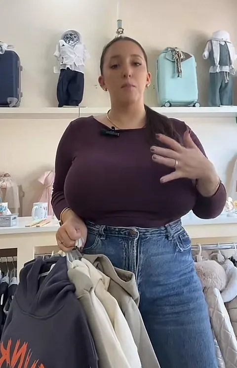Busty 🤯