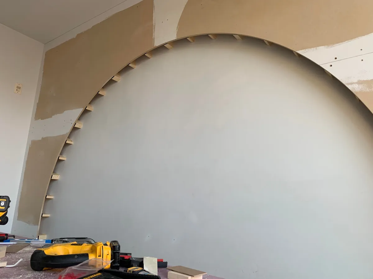 Bedroom Arch w. LED Lighting