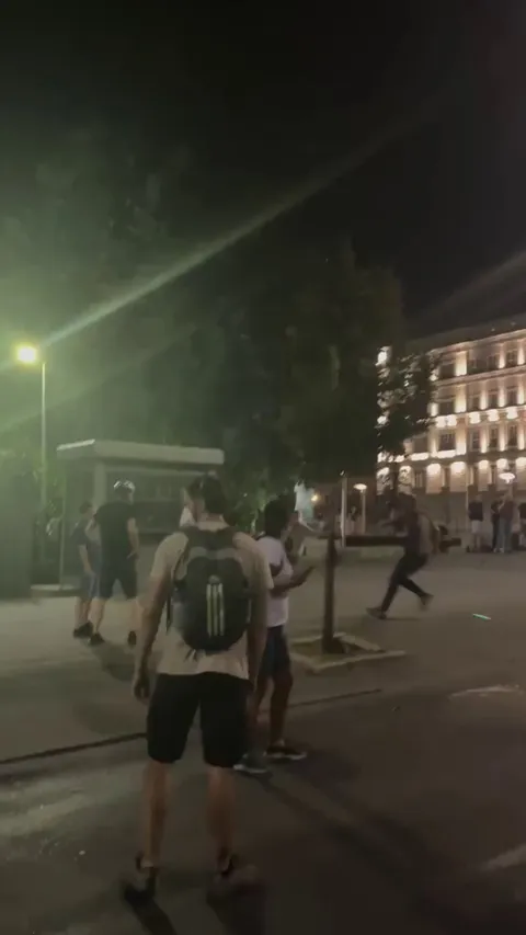 Citizens prevent an arrest by plainclothes police officers, Serbia