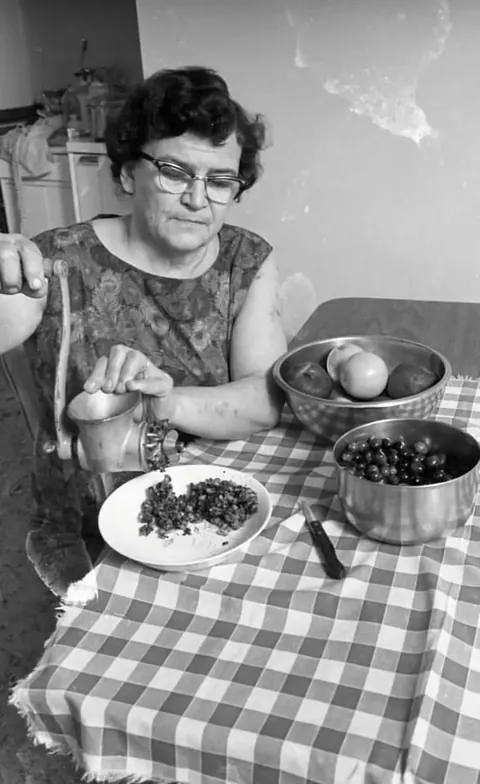 You Want White or Dark Meat?  Vintage Thanksgiving Images, 1940-1976