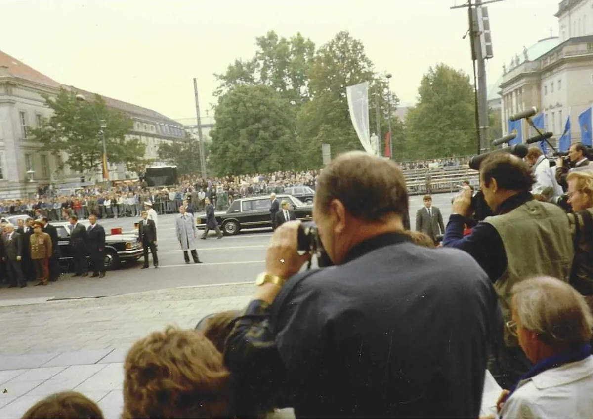 Unseen photos from inside East Berlin the day the Berlin Wall fell