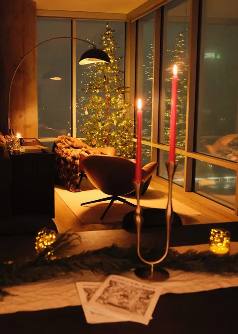 Cozy Christmas in the city.