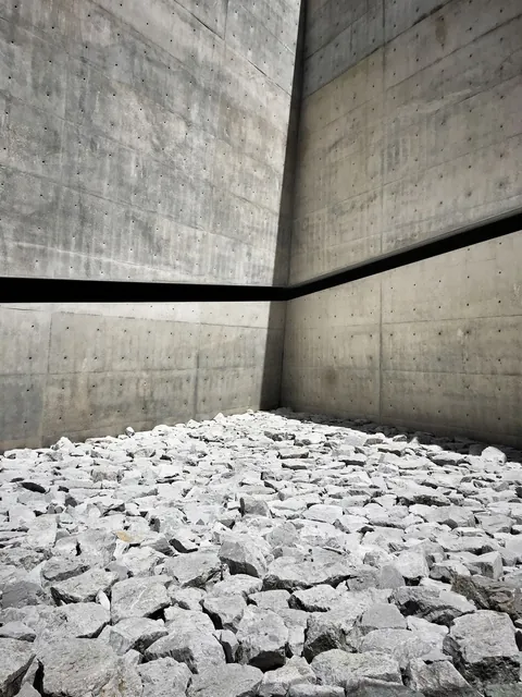 How do you achieve these "gap"/"cuts" using concrete?