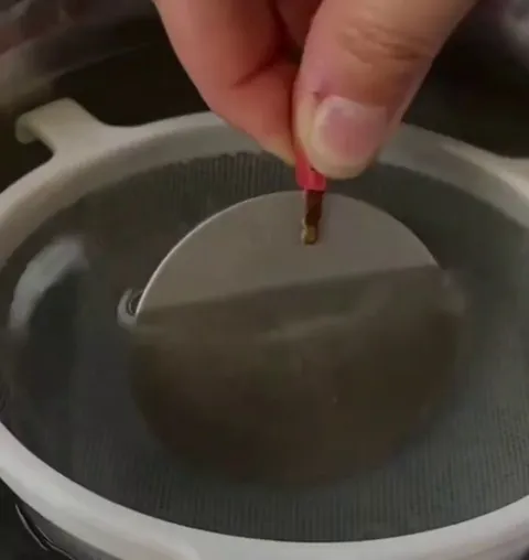 Changing the color of titanium through anodization