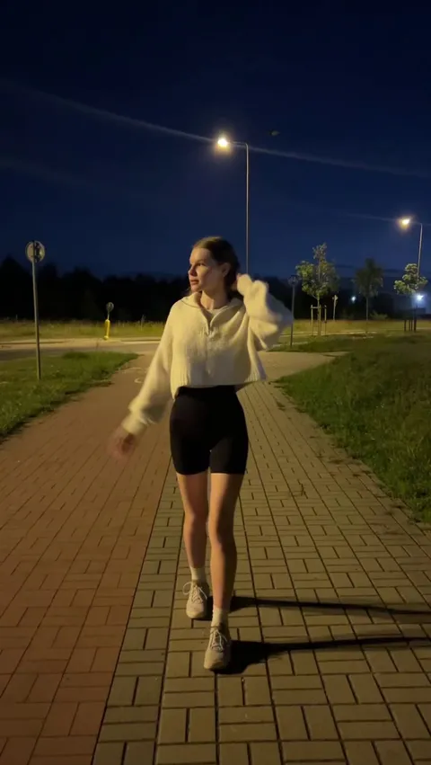 18yo exhibitionist girl