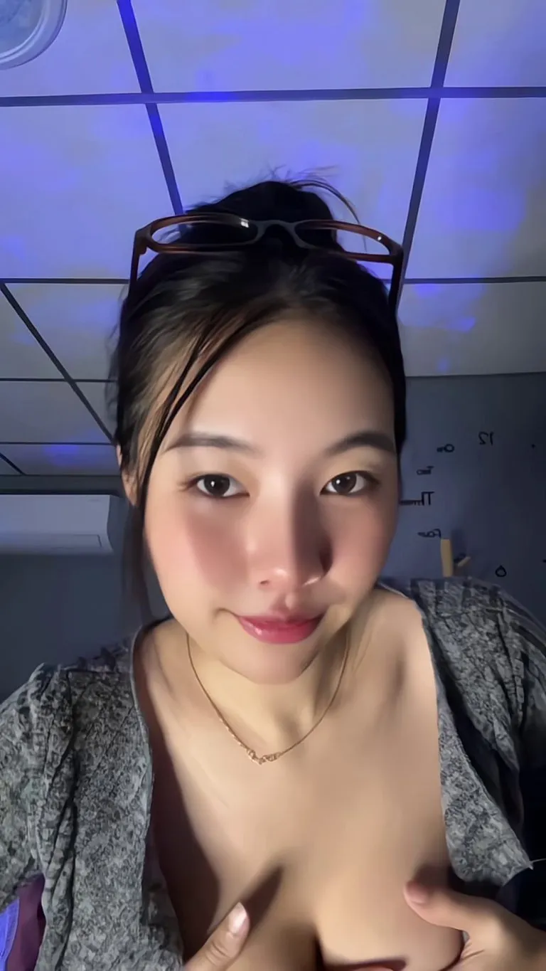 Your daily reminder to jerk off to Asian tits 