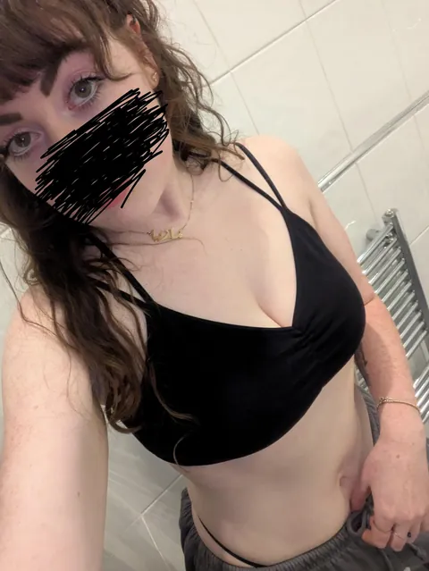 [F] Getting a little high before bed🫠 Anyone wanna join? 🤭