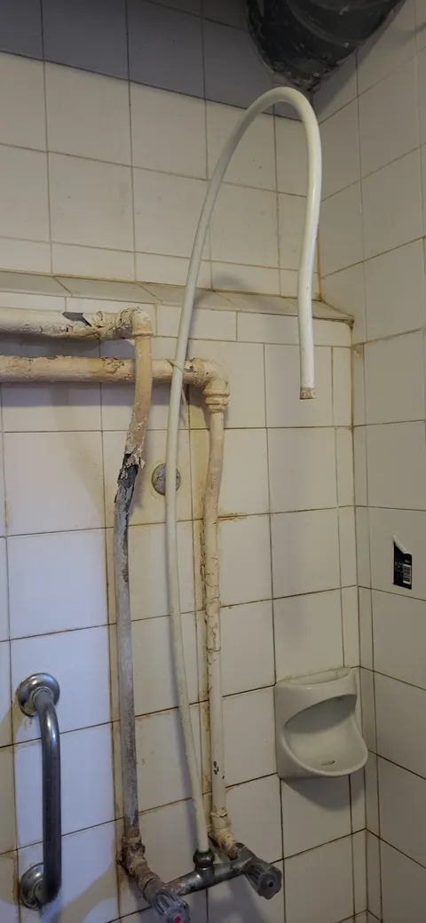 Shower at a Hungarian university dorm (€25 euro/month to live there) 