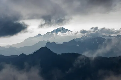 Cloudy blue hour at Mount Baker [OC] [4000x2667]