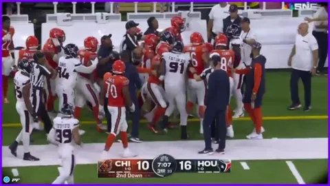 [Highlight] Things get chippy in Houston after Azeez Al-Shaair lands a big hit on Caleb Williams and punches Darnell Wright on the sidelines. No flags thrown.