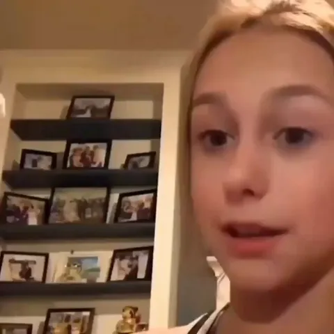 A beautiful way to take out milk teeth.