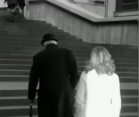 Female reporter pinches the bums of men in 1971