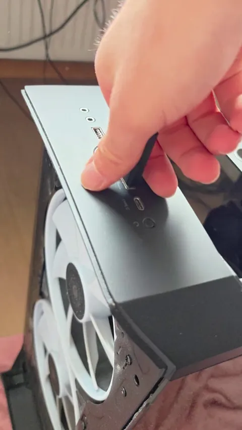 This thing has been stuck here for months. I just cannot get it out... I'm scared I'm gonna break the port