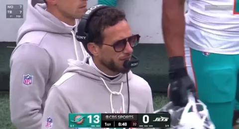 [Highlight] Dolphins RB De’Von Achane celebrates his TD with Jaylen Wright, both ultimately being fined $8,238 and $6,388 respectively today by the NFL for a “violent gesture”.