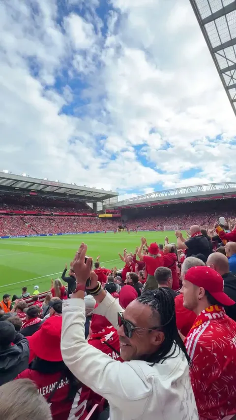 Liverpool fans celebrating Crystal Palace’s goal