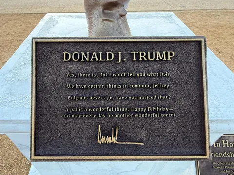 (OC) DONALD TRUMP &amp; JEFFREY EPSTEIN HOLDING HANDS STATUE ON THE NATIONAL MALL