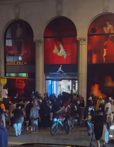 Looting in Los Angeles