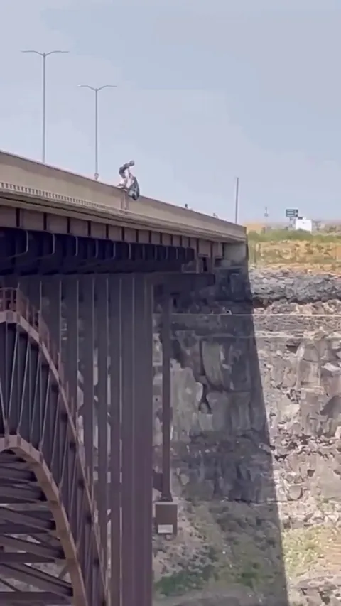 Guy parachutes off bridge into boat